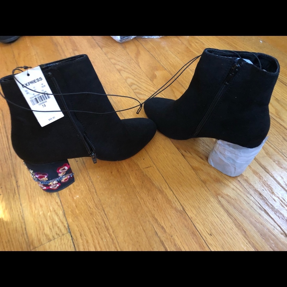 NWT EXPRESS BEADED/EMBROIDERED HEEL BOOT